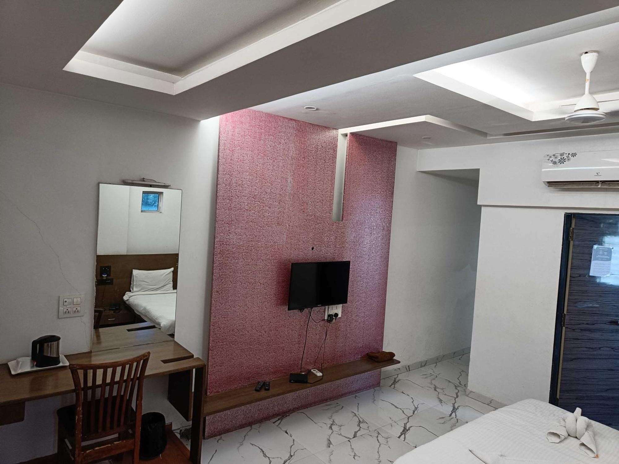 Spot On Harihar Lodging And Yatri Niwas Hotell Kolhapur Eksteriør bilde