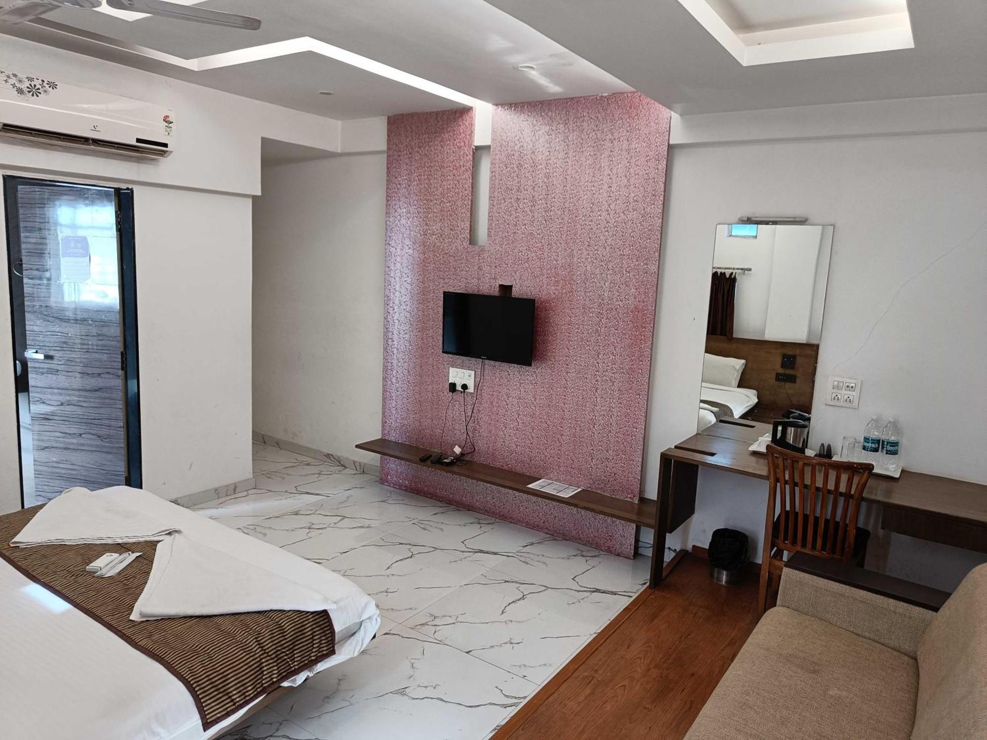 Spot On Harihar Lodging And Yatri Niwas Hotell Kolhapur Eksteriør bilde