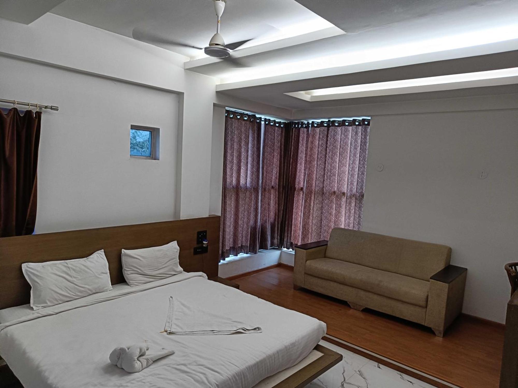 Spot On Harihar Lodging And Yatri Niwas Hotell Kolhapur Eksteriør bilde